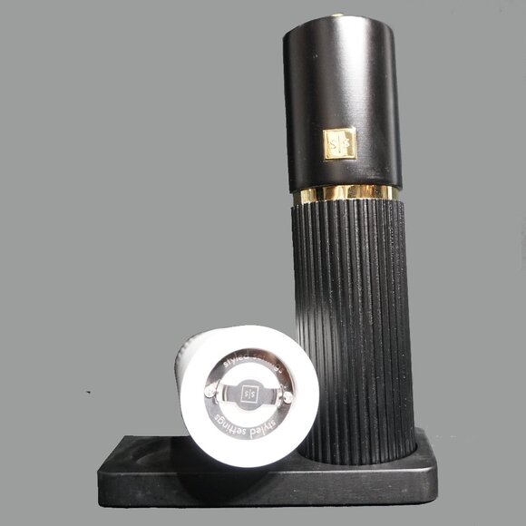 Styled Settings NWOT Salt and Pepper grinders - Picture 3 of 5